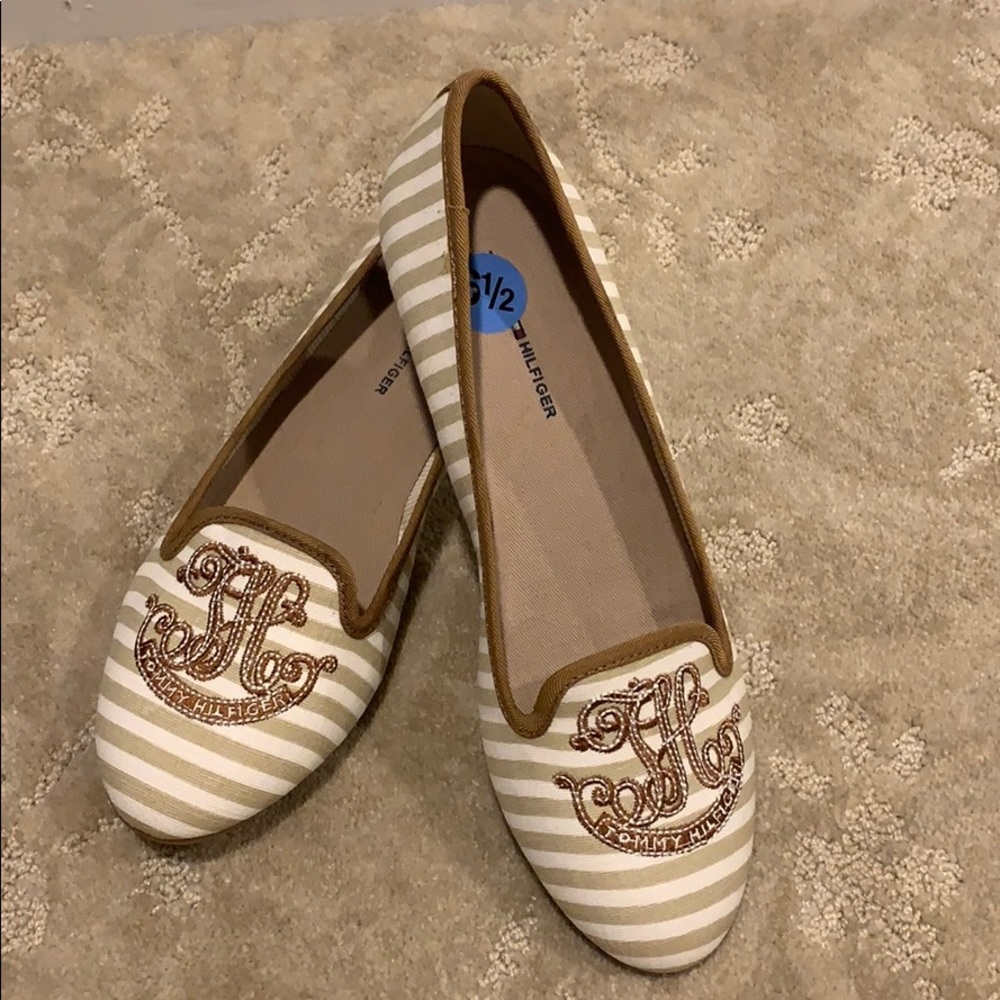 NWT Tommy Hilfiger Flats Size 6.5